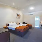 Roma Explorers Inn