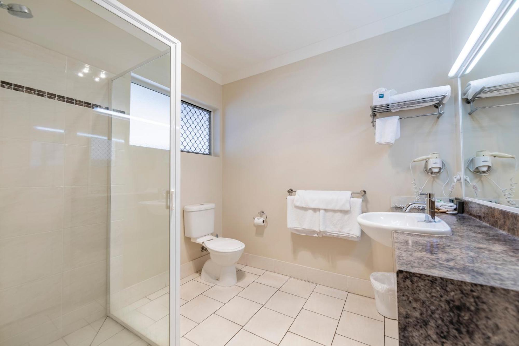 Explorers Motel 4*