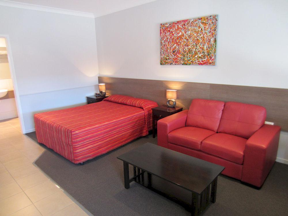 Inland Motor 4*