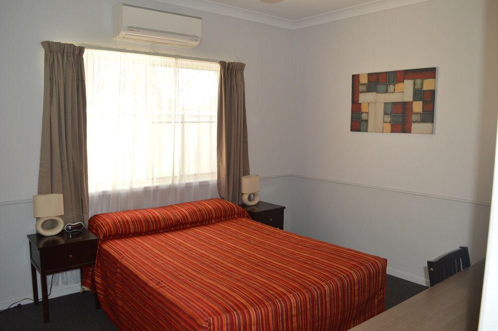 Inland Motor 4*
