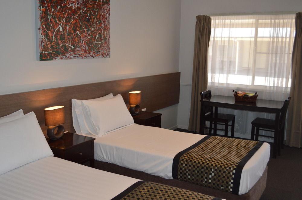 Inland Motor Motel 4*