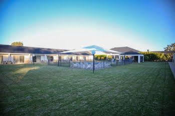 Explorers Motel 4*