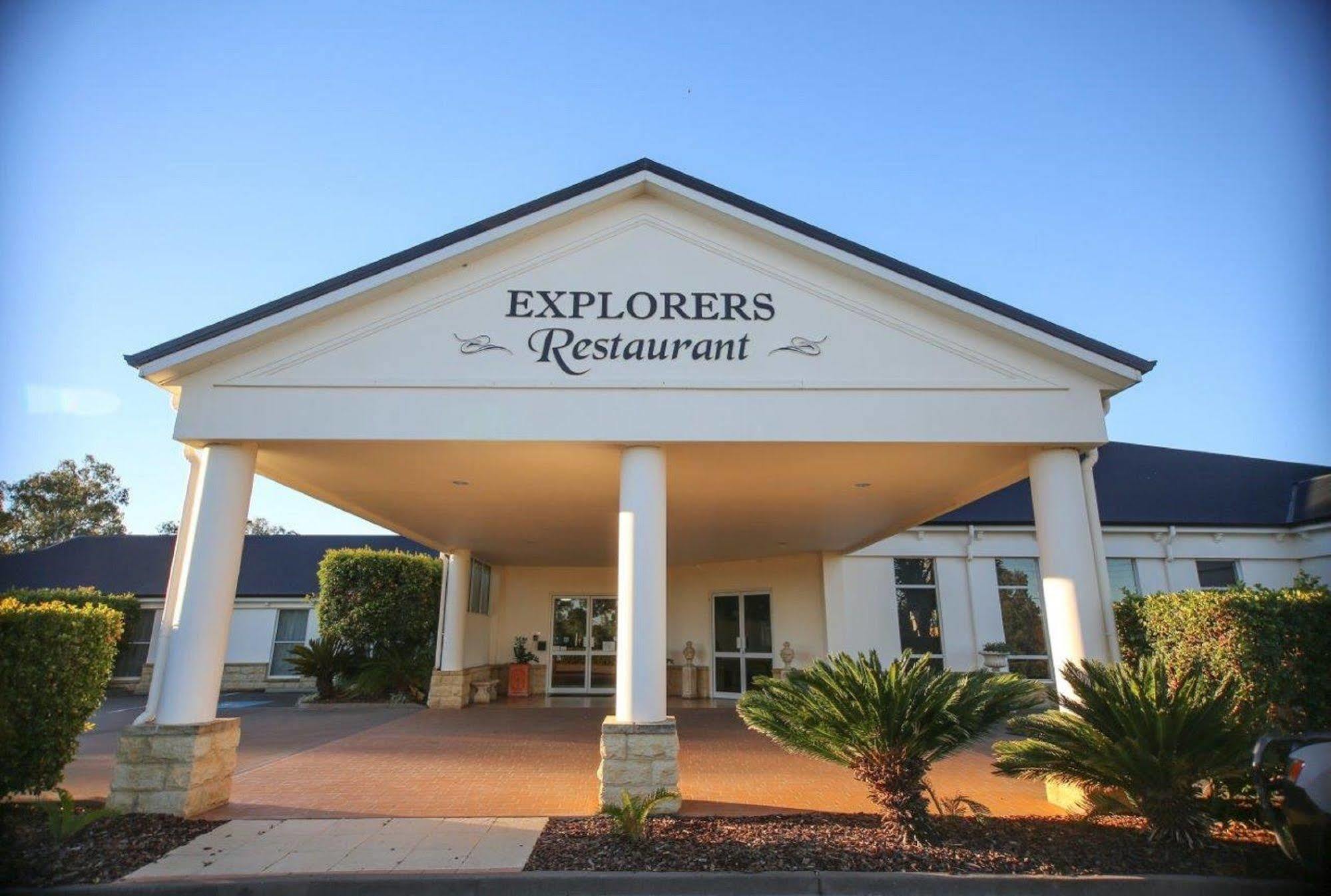 Explorers Motel 4*