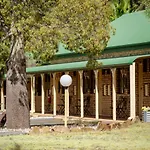 Overlander Homestead Motel