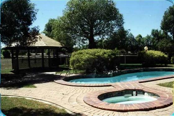 Overlander Homestead 4*