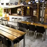 Queens Arms Hotel
