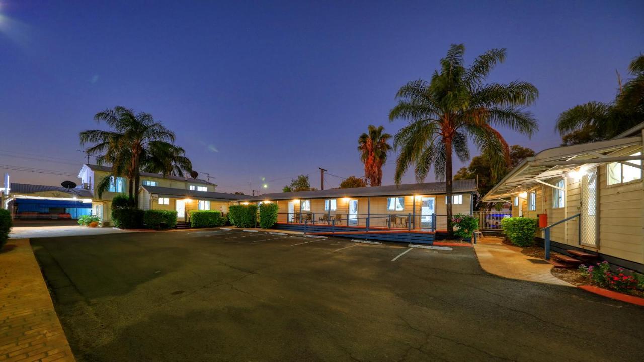 22 On Bowen Motel 3*