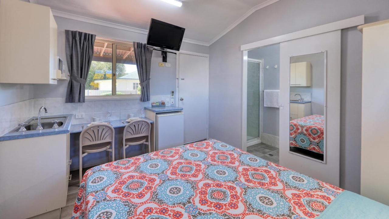 22 On Bowen Motel Roma
