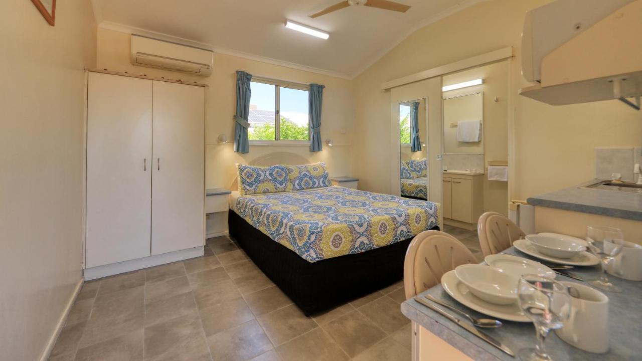 Motel 22 On Bowen 3*